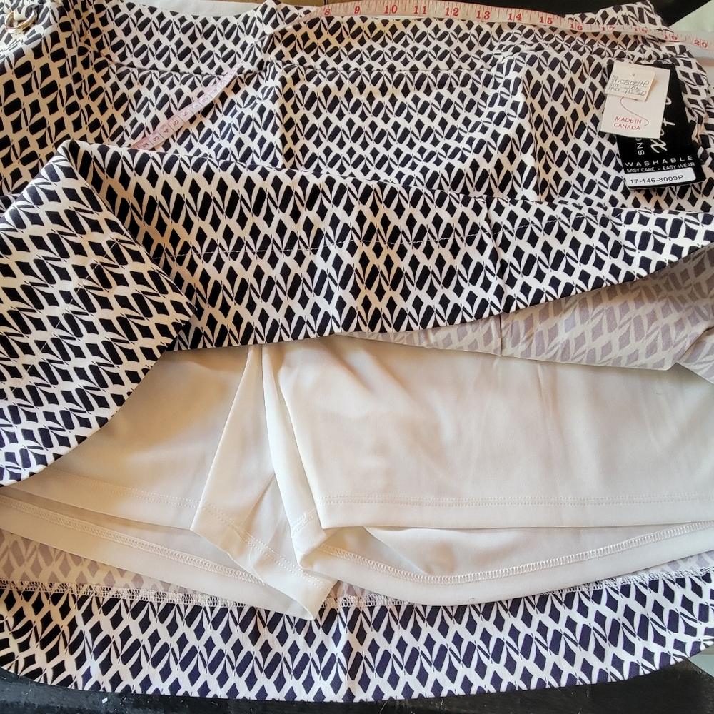 Skort  Navy and White Patterned With Side Pockets Size 3X
